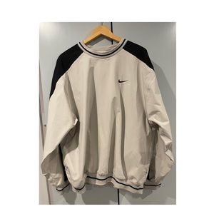Men’s Nike windbreaker.